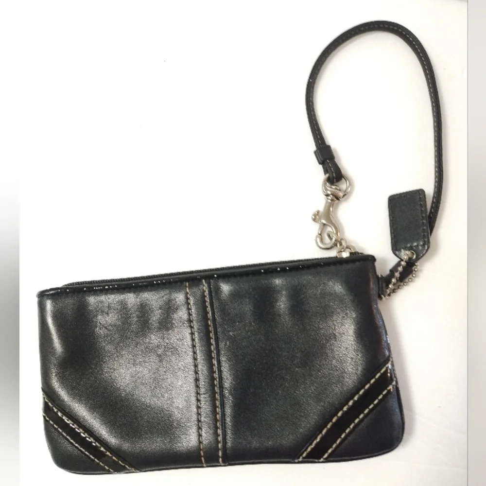 COACH Leatherware Authentic Clutch Wristlet Black Zip Top Logo With Charm